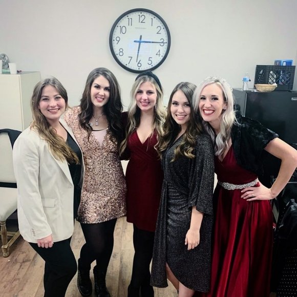 B Darlin Red Satin V-Neck Gown Slit & Pockets, A-line, size 5 - Picture 8 of 10